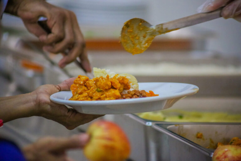 Reinauguracao-Restaurante-Prato-Facil-Zona-Leste_18.12.23_Foto_Daiane-Mendonca-171-1536x1024