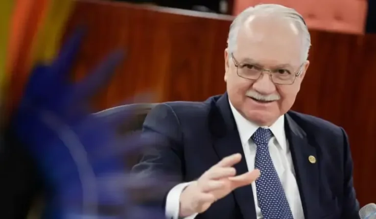 Edson-Fachin-ministro-do-Supremo-Tribunal-Federal-860x500